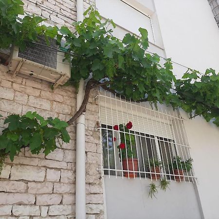 Sofia'S Modern Apartment Gjirokaster Luaran gambar